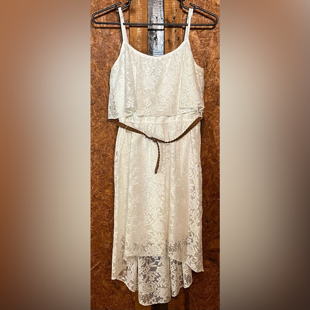 R wish women medium white lace high low dress with a tan belt